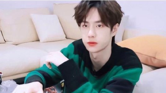 娱乐圈吃瓜直播间持续火爆，揭秘幕后神秘人物带你炸裂八卦