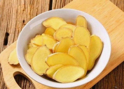 爆料少女如何借娱乐八卦走红?每日吃瓜黑料揭秘幕后真相