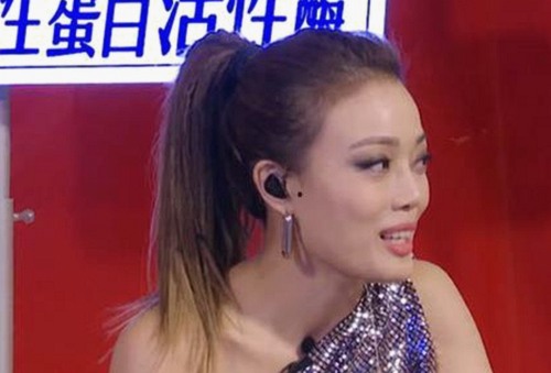 娱乐圈表情包风潮背后：明星们的吃瓜新玩法🤭